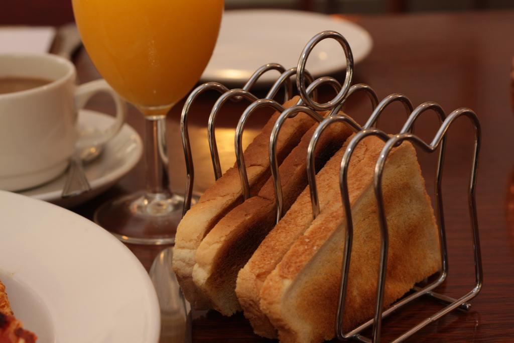 Abbey Grange Hotel Нанітон Екстер'єр фото